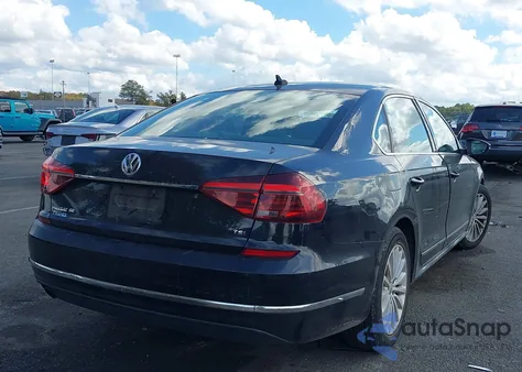 2017 Volkswagen Passat 1.8T Se z USA, uszkodzony, nr VIN 1VWBT7A34HC025671